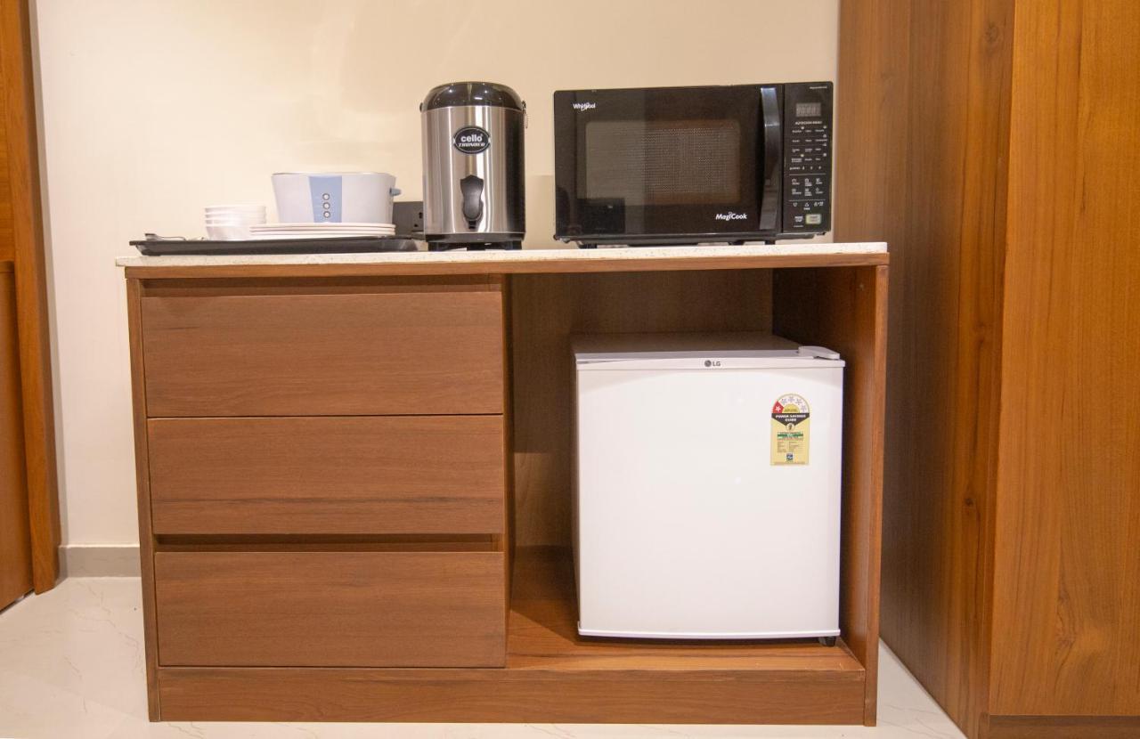 Siara Styles Amba Suites, Gandhinagar Esterno foto