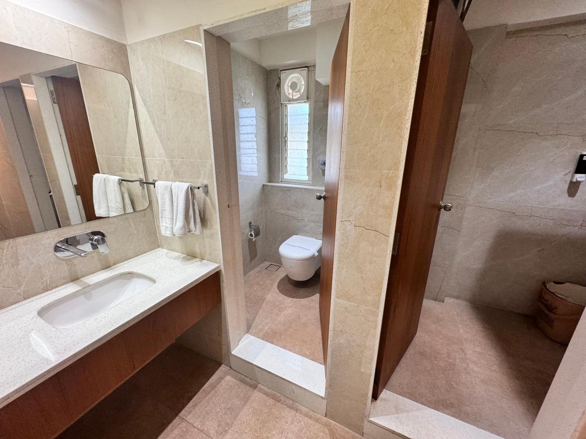 Siara Styles Amba Suites, Gandhinagar Esterno foto