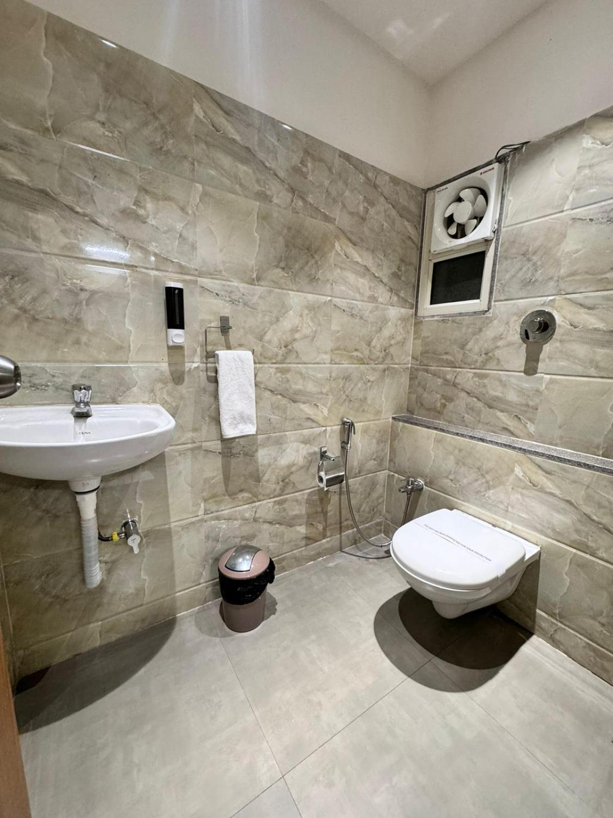 Siara Styles Amba Suites, Gandhinagar Esterno foto